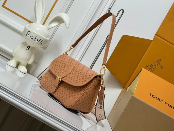 WhatsApp-Image-2026-07-02-at-17.16.17-1.webp Louis Vuitton Diane PM Bag Noisette Color 24cm M29162