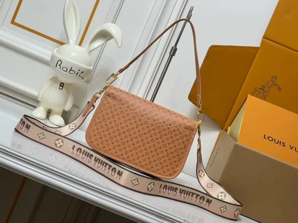 WhatsApp-Image-2026-07-02-at-17.16.18.webp Louis Vuitton Diane PM Bag Noisette Color 24cm M29162