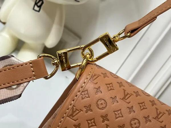 WhatsApp-Image-2026-07-02-at-17.16.19-1.webp Louis Vuitton Diane PM Bag Noisette Color 24cm M29162