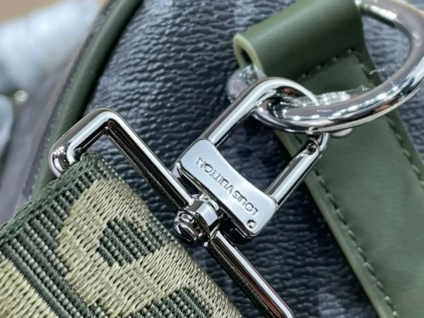 WhatsApp-Image-2026-08-11-at-13.55.55-2.webp Louis Vuitton LV x TM Keepall Bandoulière 45cm/17.7in Khaki Green M28837