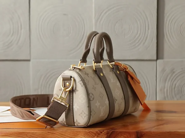 WhatsApp-Image-2026-08-11-at-14.15.14.webp Louis Vuitton Keepall Bandoulière Bag 25cm/9.8in Sand Beige Monogram M29272