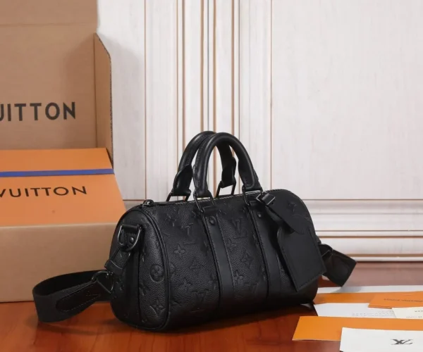 WhatsApp-Image-2026-08-11-at-14.16.24-1.webp Louis Vuitton Keepall Bandoulière Bag 25cm/9.8in Black Taurillon Cowhide M20900