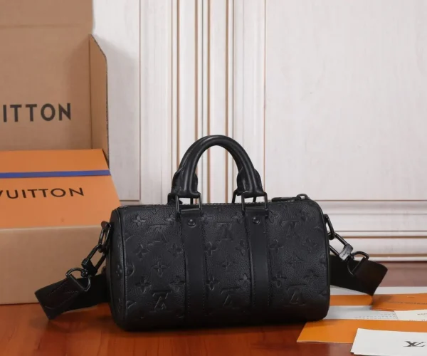 WhatsApp-Image-2026-08-11-at-14.16.24-2-1.webp Louis Vuitton Keepall Bandoulière Bag 25cm/9.8in Black Taurillon Cowhide M20900