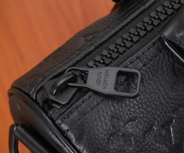 WhatsApp-Image-2026-08-11-at-14.16.25-1.webp Louis Vuitton Keepall Bandoulière Bag 25cm/9.8in Black Taurillon Cowhide M20900