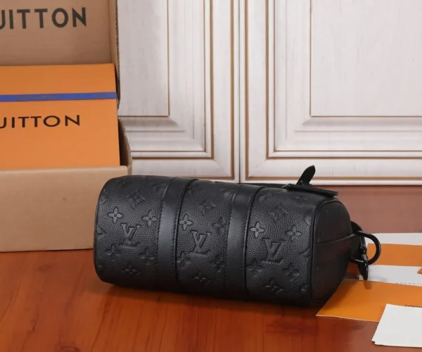 WhatsApp-Image-2026-08-11-at-14.16.25-2.webp Louis Vuitton Keepall Bandoulière Bag 25cm/9.8in Black Taurillon Cowhide M20900