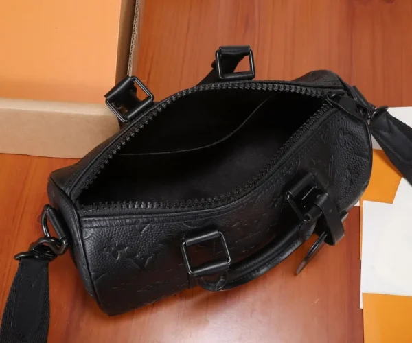 WhatsApp-Image-2026-08-11-at-14.16.26-1.webp Louis Vuitton Keepall Bandoulière Bag 25cm/9.8in Black Taurillon Cowhide M20900