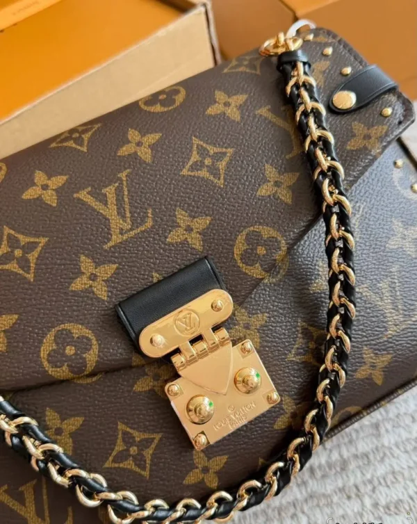 WhatsApp-Image-2026-08-27-at-08.52.42.webp Louis Vuitton Trunkie Bag 27cm/10.6in Canvas Material M14526