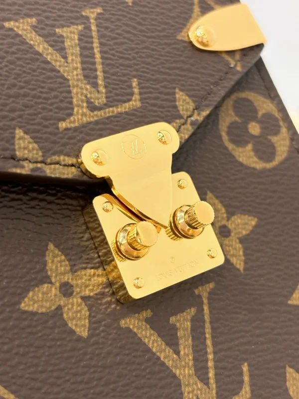 a049e5ba-c791dd3c46cc.webp Louis Vuitton LV Phone Pouch Mtis Monogram M13572 17.5cm/ 6.9in, Designer Handbags, Womens Purse, luxury bags