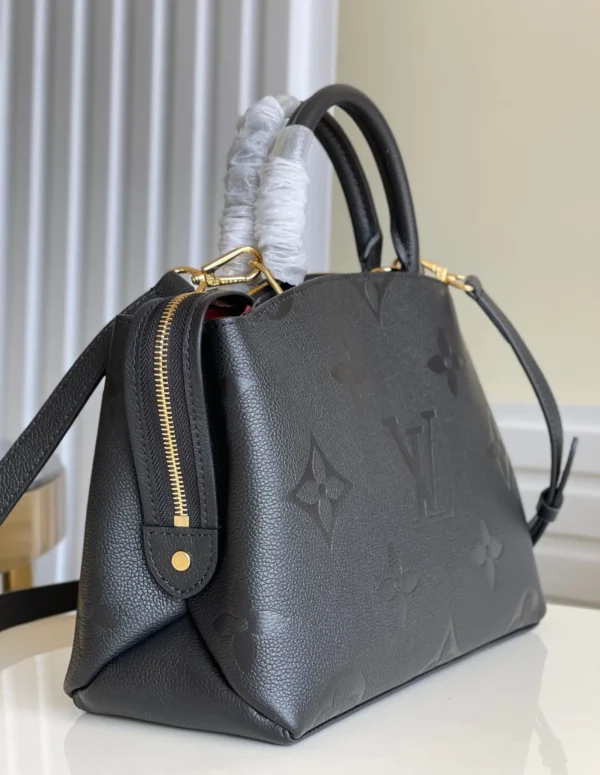 ad43cb35-ef06a441b7a0.webp Louis Vuitton Petit Palais 29Cm Noir, Designer Handbags, Womens Purse, luxury bags