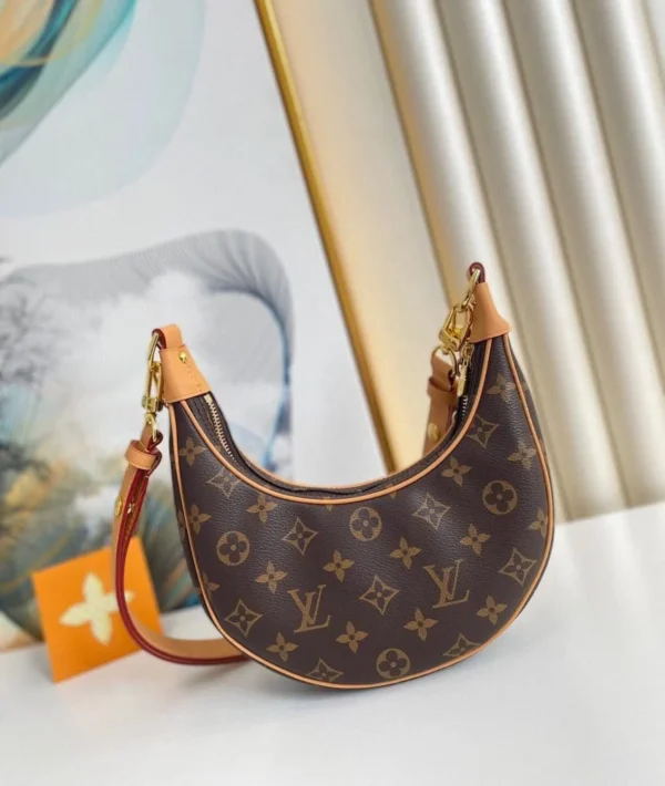 b26888036225ee5bae556fc09bb683b5-9a2573462cfb.webp Louis Vuitton Loop Bag Monogram Canvas M81098 23cm/9.1in, Designer Handbags, Womens Purse, luxury bags
