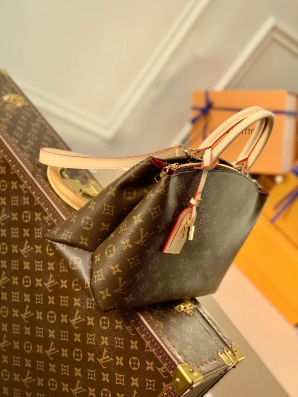 b_613f5215-dd6f-4ddc-9133-b49f45c07e18-1-d29a3234dd22.webp Louis Vuitton Grand Palais 34Cm, Designer Handbags, Womens Purse, luxury bags