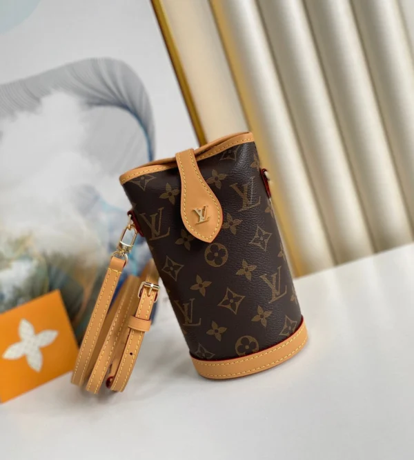 c0d075fd-f541b3236469.webp Louis Vuitton Fold Me Pouch 18Cm, Designer Handbags, Womens Purse, luxury bags