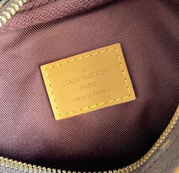 e584493ba92d9c5f37c52d7b822b8ef7-d6c07d548153.webp Louis Vuitton Loop Bag Monogram Canvas M81098 23cm/9.1in, Designer Handbags, Womens Purse, luxury bags