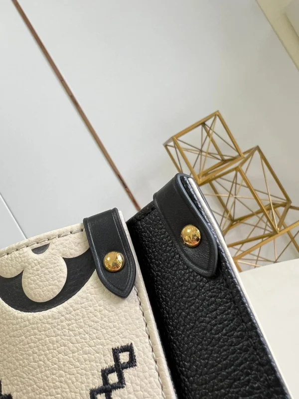 f38093bc-851a5b51a58c.webp Louis Vuitton Onthego MM Tote Monogram Cream Beige Black 35cm, Designer Handbags, Womens Purse, luxury bags