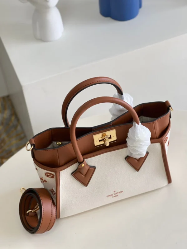Louis Vuitton On My Side Pm 25Cm Brown, Designer Handbags, Womens Purse, luxury bags