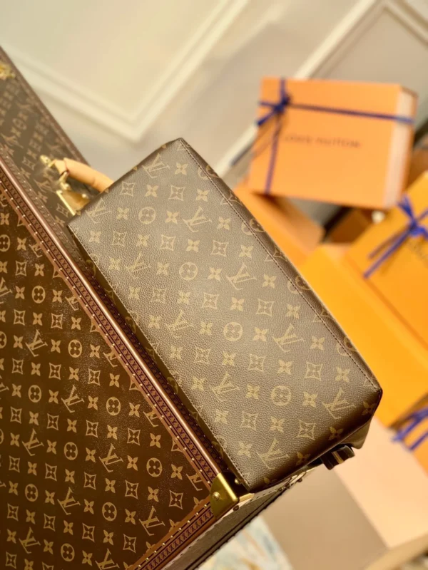 f_d524574f-5ae0-4c4d-8bfb-e167149ce393-567a0b7d046a.webp Louis Vuitton Grand Palais 34Cm, Designer Handbags, Womens Purse, luxury bags