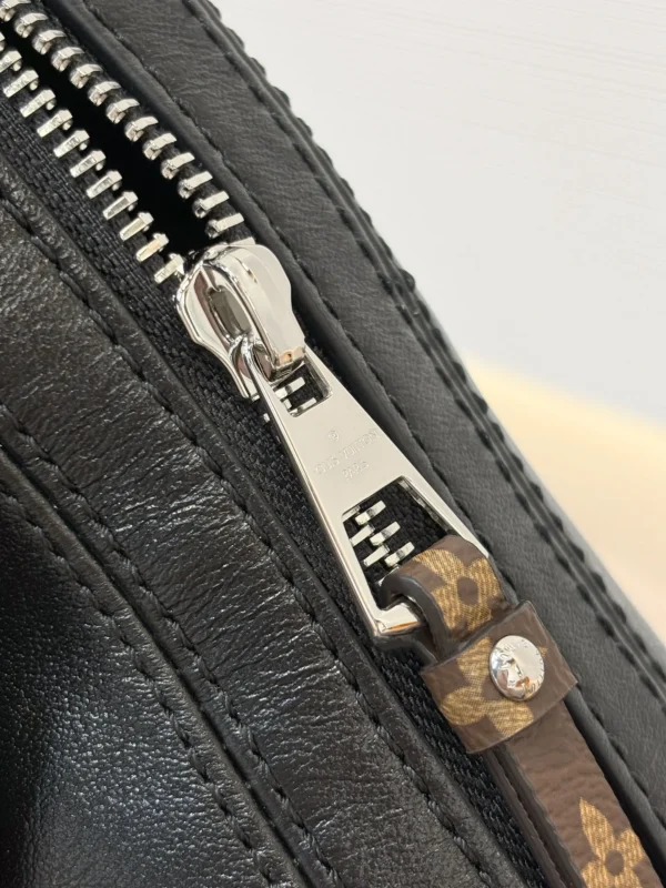 fe439d56-f78478ed5192.webp Louis Vuitton Pochette Vibe- Wallets and Small Leather Goods M14544 25cm/ 9.8in, Designer Handbags, Womens Purse, luxury bags