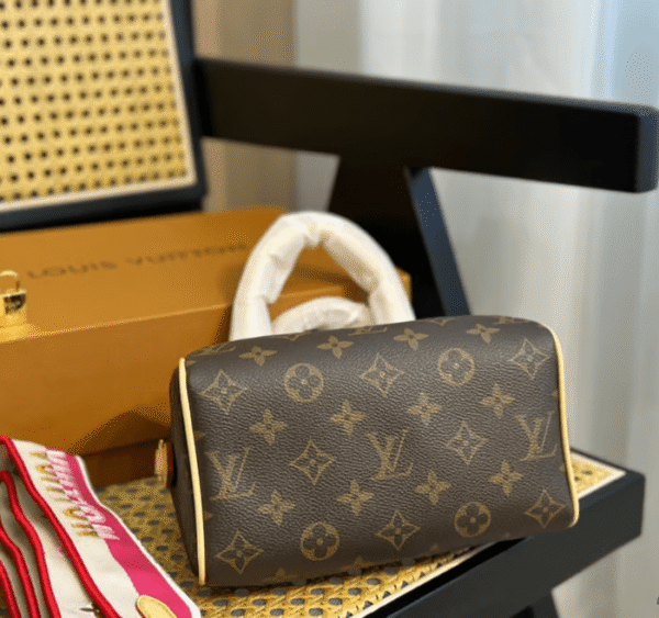 Louis Vuitton Speedy Bandouliere 20 Fuchsia 20cm M46234, Designer Handbags, Womens Purse, luxury bags