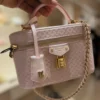image-70-bfbd345ebf4d.webp Louis Vuitton Vanity Chain Pouch Light Bliss Cream 19cm M29344