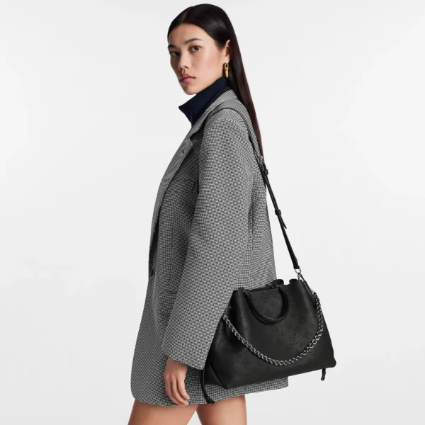 louis-vuitton-bella-tote-M59200_PM1_Cropped-worn-view-907890757fe4.webp Bella Tote