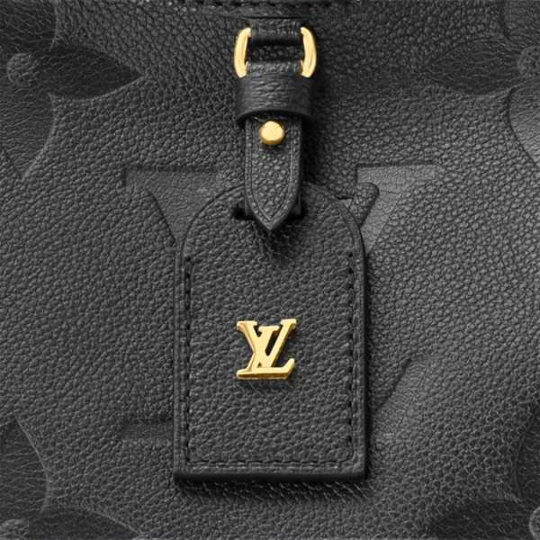 louis-vuitton-carryall-mm-M46289_PM1_Detail-view-ccf890752c0f.webp CarryAll MM