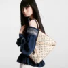 louis-vuitton-carryall-pm-M24707_PM1_Worn-view-ad3f208177aa.webp CarryAll PM