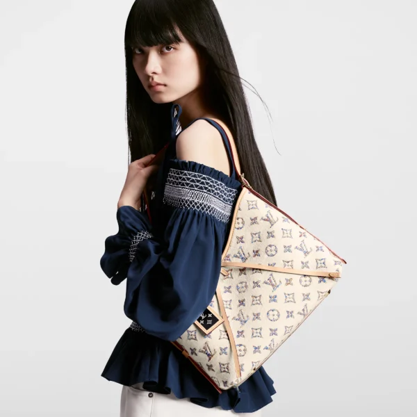 louis-vuitton-carryall-pm-M24707_PM1_Worn-view-ad3f208177aa.webp CarryAll PM