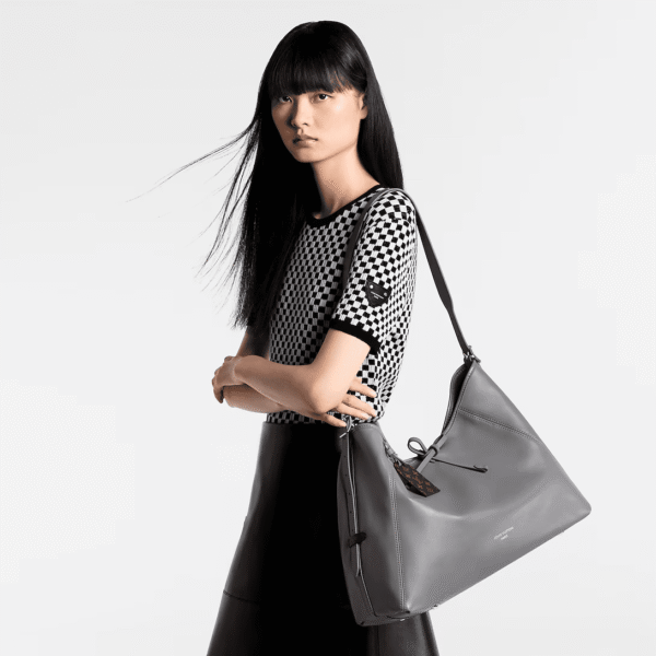 louis-vuitton-carryall-vibe-mm-M12583_PM1_Cropped_20worn_20view-9495f0b0e64f.png Louis Vuitton Carryall Dark Mm Gris Trianon 39cm/15.4in M12583, Designer Handbags, Womens Purse, luxury bags