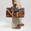 louis-vuitton-charm-per-borse-lv-lucky-dice-M03106_PM1_Cropped-worn-view.webp Louis Vuitton Keepall Bandoulière Bag 50cm/19.7in Brown Monogram Landscape M26119