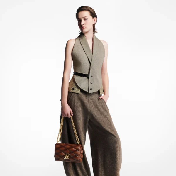 louis-vuitton-go-14-mm-M23601_PM1_Cropped-worn-view-c8bf9573f673.webp GO-14 MM