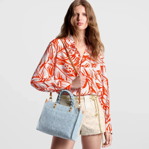 louis-vuitton-let-go-pm-M24897_PM1_Worn-view-afd3687eda57.webp Let Go PM