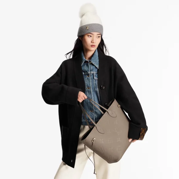 louis-vuitton-neverfull-mm-M45686_PM1_Cropped_20worn_20view-48c49bb8896b.webp Louis Vuitton Neverfull Mm Tote Bag Tourterelle Gray 31cm M45686, Designer Handbags, Womens Purse, luxury bags