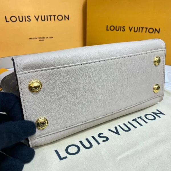 louis-vuitton-on-my-side-pm-m57729-greige-4-4046529a7d2a.webp Louis Vuitton On My Side Pm 25Cm Greige, Designer Handbags, Womens Purse, luxury bags
