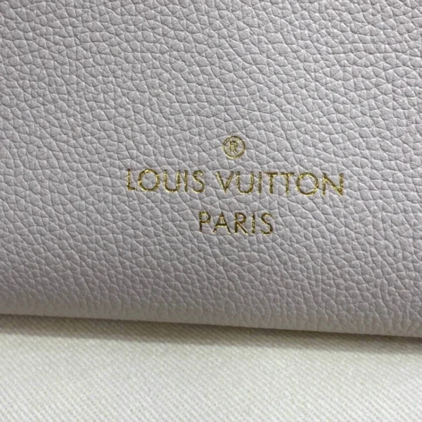 louis-vuitton-on-my-side-pm-m57729-greige-6-ee4e44d5dfc5.webp Louis Vuitton On My Side Pm 25Cm Greige, Designer Handbags, Womens Purse, luxury bags