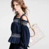 louis-vuitton-onthego-mm-M24708_PM1_Worn-view-7fa590788c68.webp OnTheGo MM