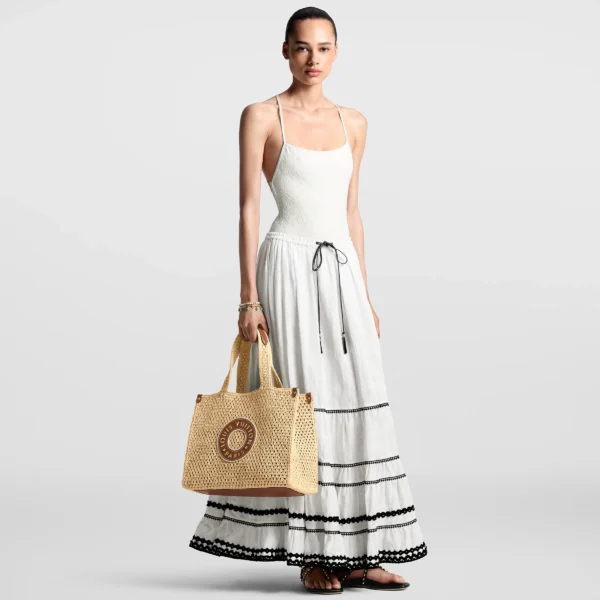 louis-vuitton-onthego-mm-tote-bag-M24723_PM1_Cropped-worn-view.webp OnTheGo MM Tote Bag