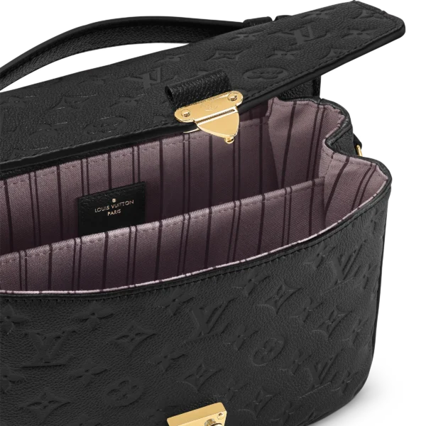louis-vuitton-pochette-metis-M41487_PM1_Interior2-view-d95c11dea4de.webp Pochette Métis