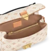 louis-vuitton-pochette-metis-east-west-M46914_PM1_Interior2-view-563b6c0cab39.webp Pochette Métis East West