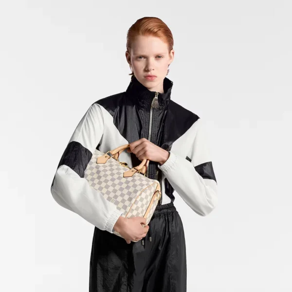 louis-vuitton-speedy-bandouliere-30-N40592_PM1_Cropped_20worn_20view-64bdac979d88.webp Louis Vuitton Speedy Bandoulire 30 Damier Azur 30cm N41370, Designer Handbags, Womens Purse, luxury bags