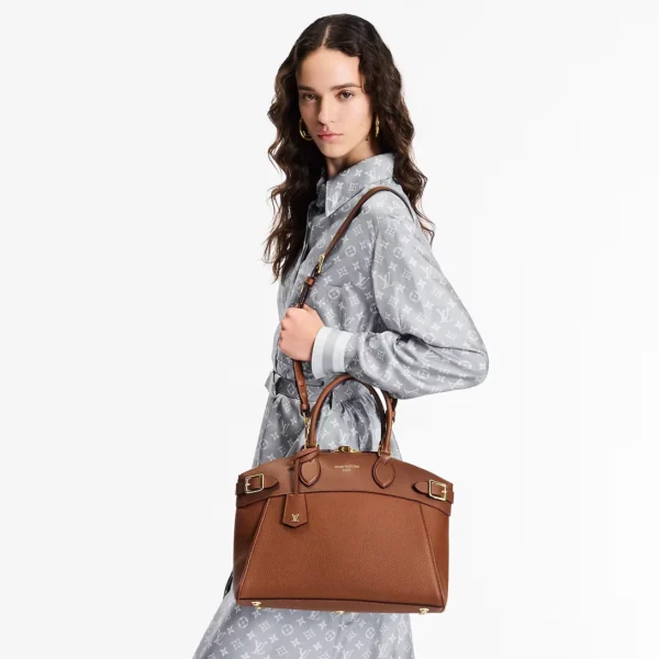 louis-vuitton-vendome-mm-M22925_PM1_Cropped_20worn_20view-6db0dae84b48.webp Louis Vuitton Lock It Vendme Mm High End Leather Brown 36cm M22925, Designer Handbags, Womens Purse, luxury bags