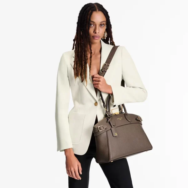louis-vuitton-vendome-mm-M22927_PM1_Cropped_20worn_20view-4d78034cd0bb.webp Louis Vuitton Lock It Vendme Mm High End Leather Earth 36cm M22927, Designer Handbags, Womens Purse, luxury bags
