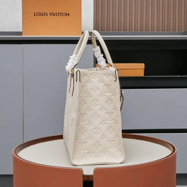 photo_6_2025-06-19_08-43-48-d36aa2f7c60c.webp Louis Vuitton LV Onthego MM Tote Bag Monogram Beige 35cm M46531, Designer Handbags, Womens Purse, luxury bags