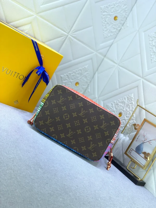 Louis Vuitton X Yayoi Kusam Neonoe Mm 26Cm M46473, Designer Handbags, Womens Purse, luxury bags